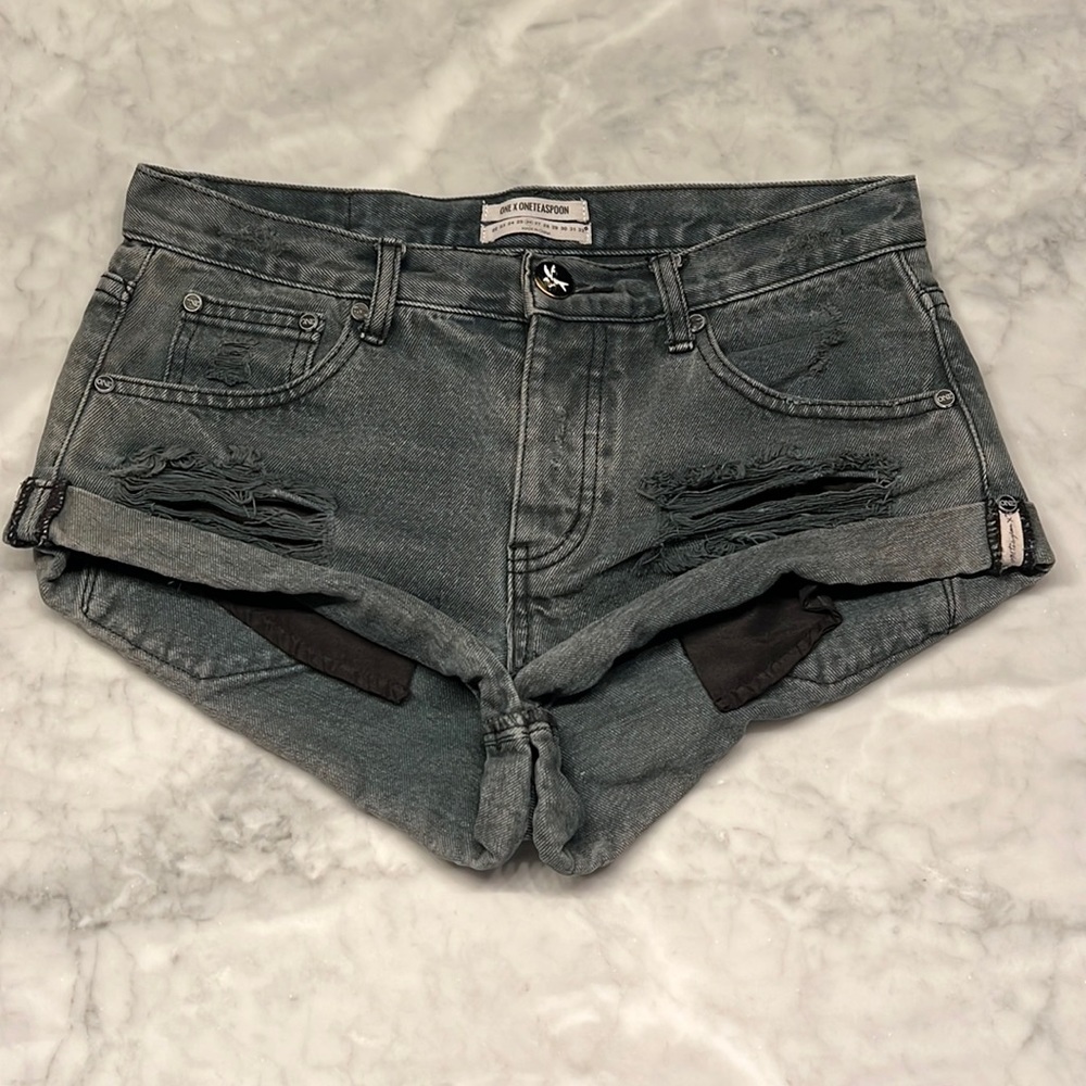 One Teaspoon Bandits. Jean shorts. Relaxed fit. 26. Black/Blue Destroyed